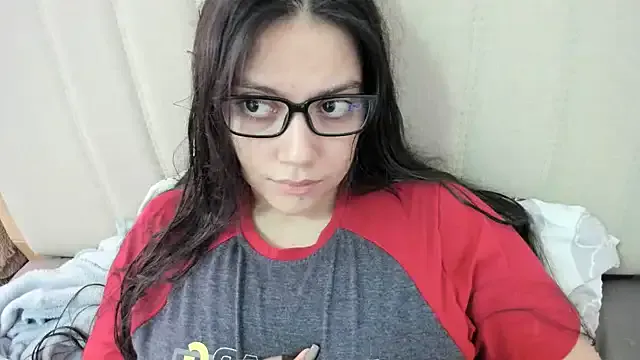 roouse – webcam model profile photo Image 17