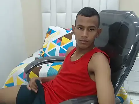 roouse – webcam model profile photo Image 9