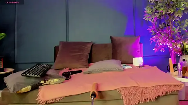 AllisonKron – webcam model profile photo Image 8