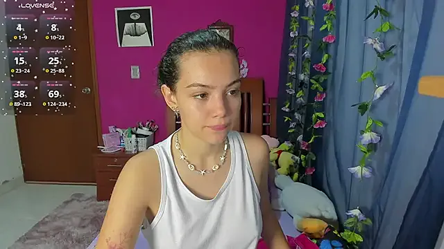 _Alice_1 – webcam model profile photo Image 14