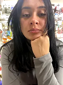 roouse – webcam model profile photo Image 18