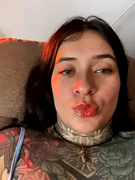 roouse – webcam model profile photo Image 9