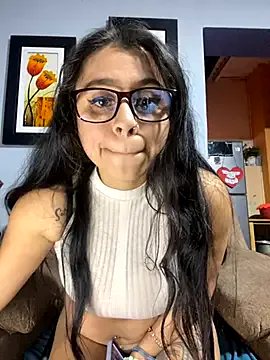  – webcam model profile photo Image 12