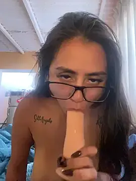  – webcam model profile photo Image 3