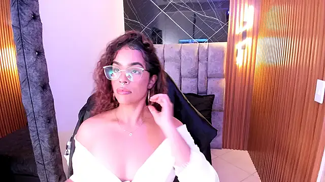 ZoeMendoza – webcam model profile photo Image 1