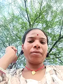 Gia – webcam model profile photo Image 10