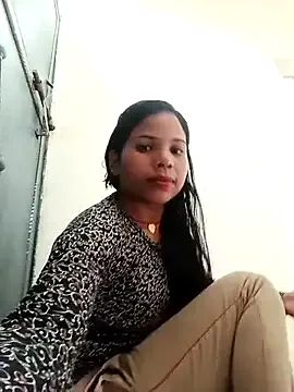 Gia – webcam model profile photo Image 4