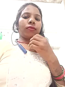 Gia – webcam model profile photo Image 5