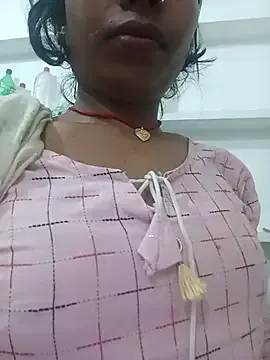 Gia – webcam model profile photo Image 6