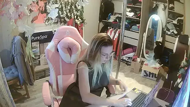 Mia--meow – webcam model profile photo Image 12