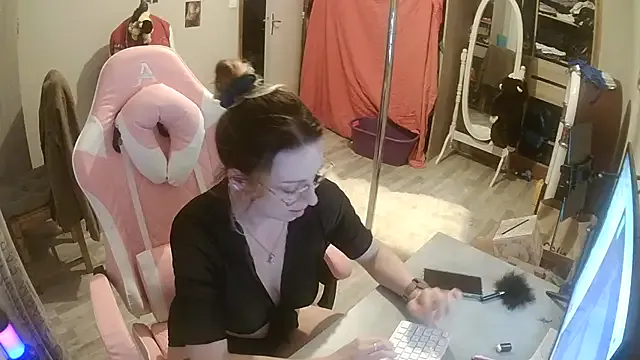 Mia--meow – webcam model profile photo Image 9