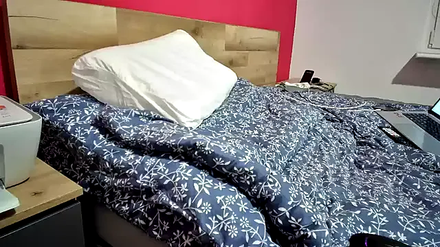 Khadija37 – webcam model profile photo Image 3