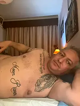 roouse – webcam model profile photo Image 16