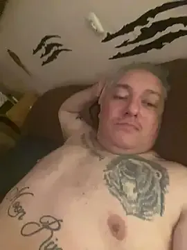 roouse – webcam model profile photo Image 4