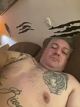 roouse – webcam model profile photo Image 8