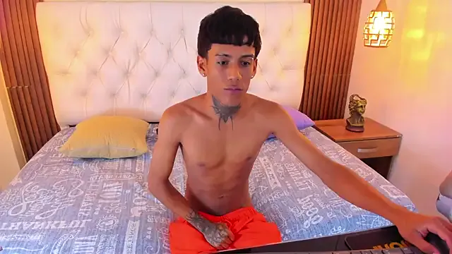 roouse – webcam model profile photo Image 16