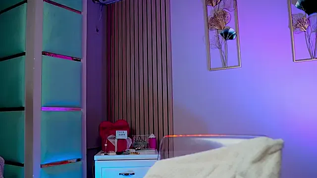 RealJuliette – webcam model profile photo Image 8