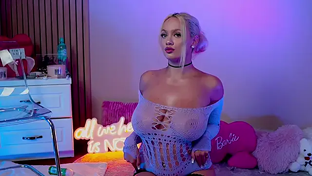 RealJuliette – webcam model profile photo Image 9