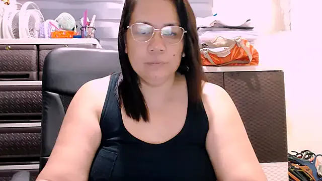 roouse – webcam model profile photo Image 16