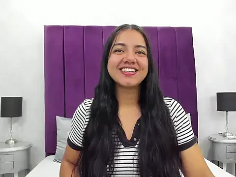 Skyller – webcam model profile photo Image 3