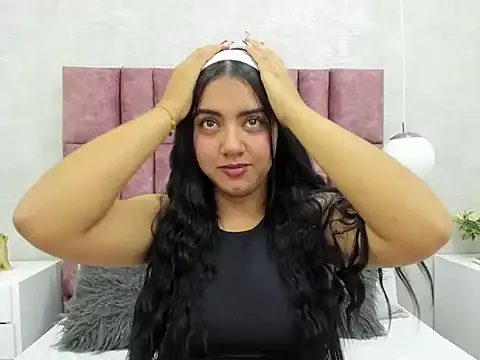 Skyller – webcam model profile photo Image 7