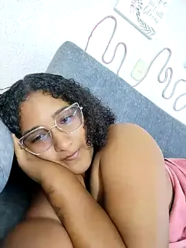 roouse – webcam model profile photo Image 7