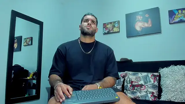 zui_lu – webcam model profile photo Image 13