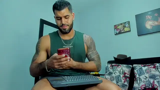 zui_lu – webcam model profile photo Image 7