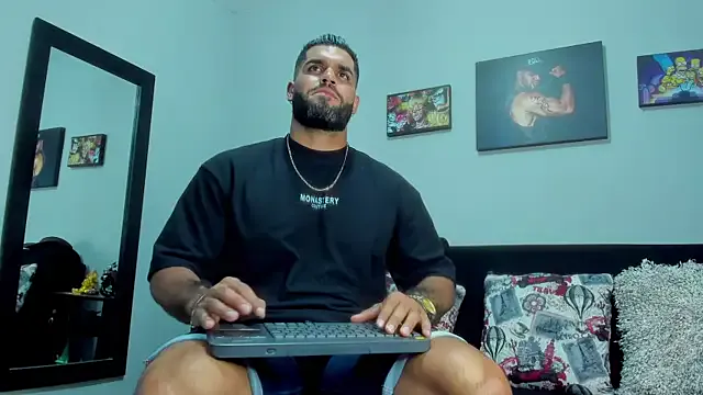 zui_lu – webcam model profile photo Image 8