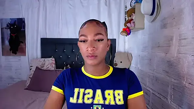 seraphine23 – webcam model profile photo Image 16