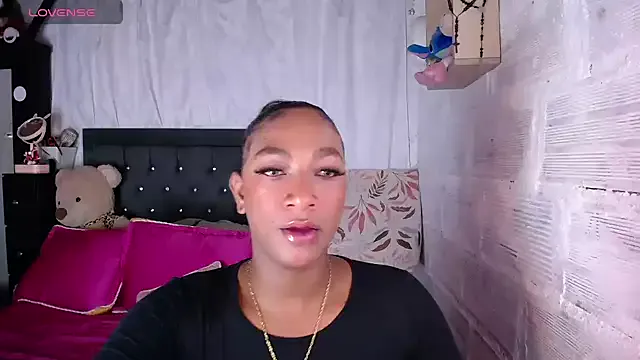 seraphine23 – webcam model profile photo Image 4