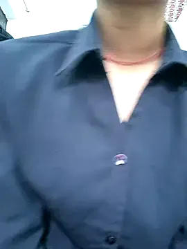 Yui-Ch – webcam model profile photo Image 4