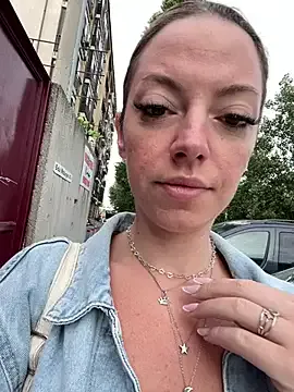 EmiliGarden – webcam model profile photo Image 8
