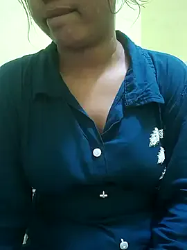 roouse – webcam model profile photo Image 13