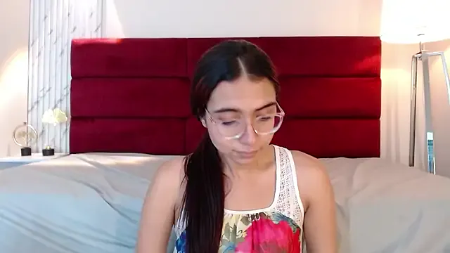 _Alicee_1 – webcam model profile photo Image 11