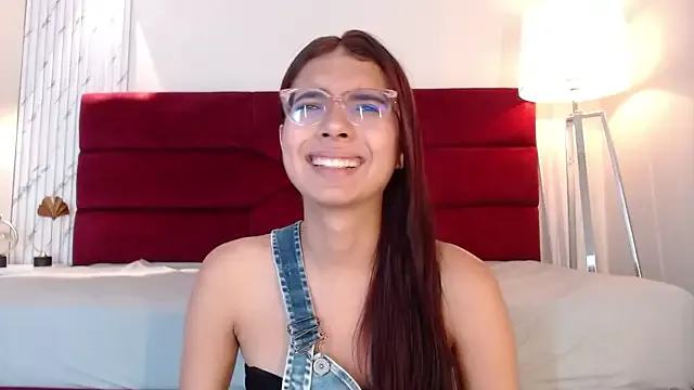 _Alicee_1 – webcam model profile photo Image 15