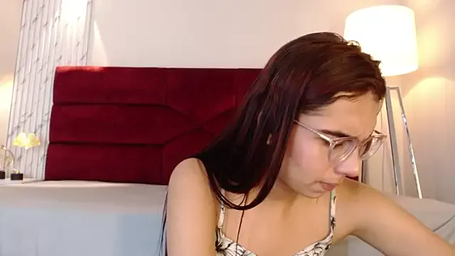 _Alicee_1 – webcam model profile photo Image 16