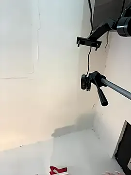 roouse – webcam model profile photo Image 9