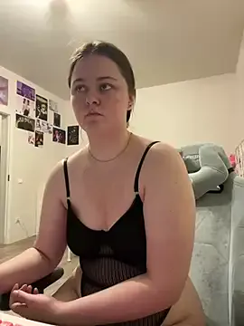 _MiaQueen_ – webcam model profile photo Image 4
