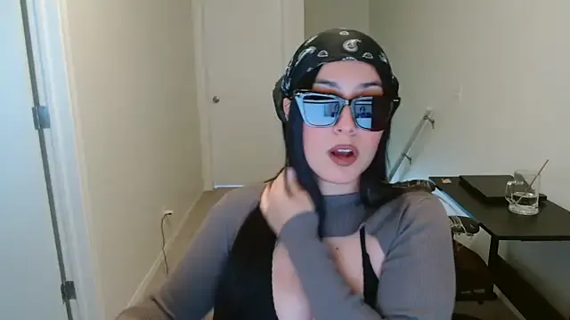 maataaan – webcam model profile photo Image 5