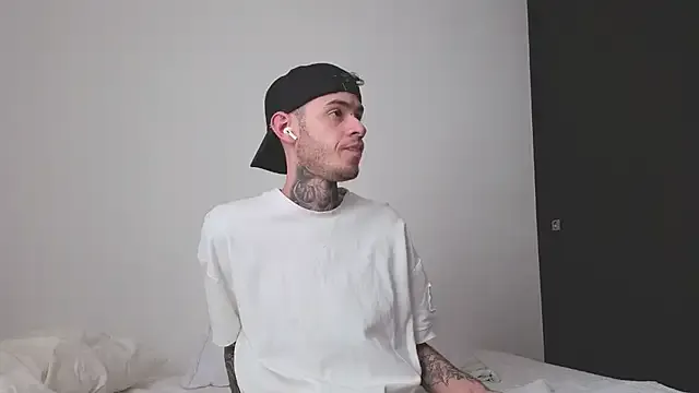 zui_lu – webcam model profile photo Image 10