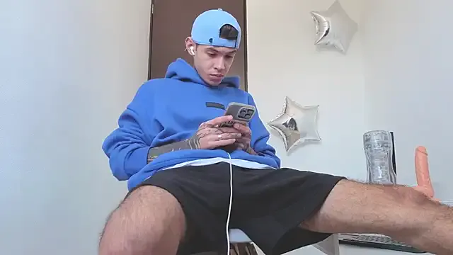 zui_lu – webcam model profile photo Image 13