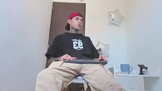 zui_lu – webcam model profile photo Image 6