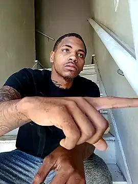 roouse – webcam model profile photo Image 2