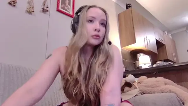 ScarletCarnal – webcam model profile photo