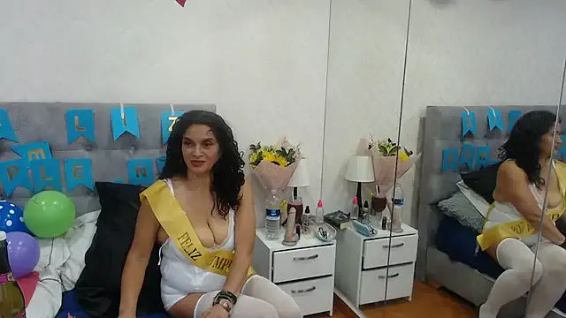 Mia--meow – webcam model profile photo Image 10