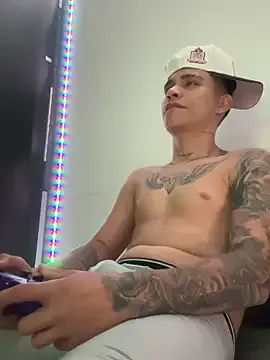 Benson18y – webcam model profile photo Image 4