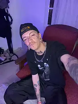 roouse – webcam model profile photo Image 4
