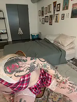 _Alicee_1 – webcam model profile photo Image 12