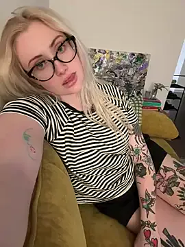 _Alicee_1 – webcam model profile photo Image 5